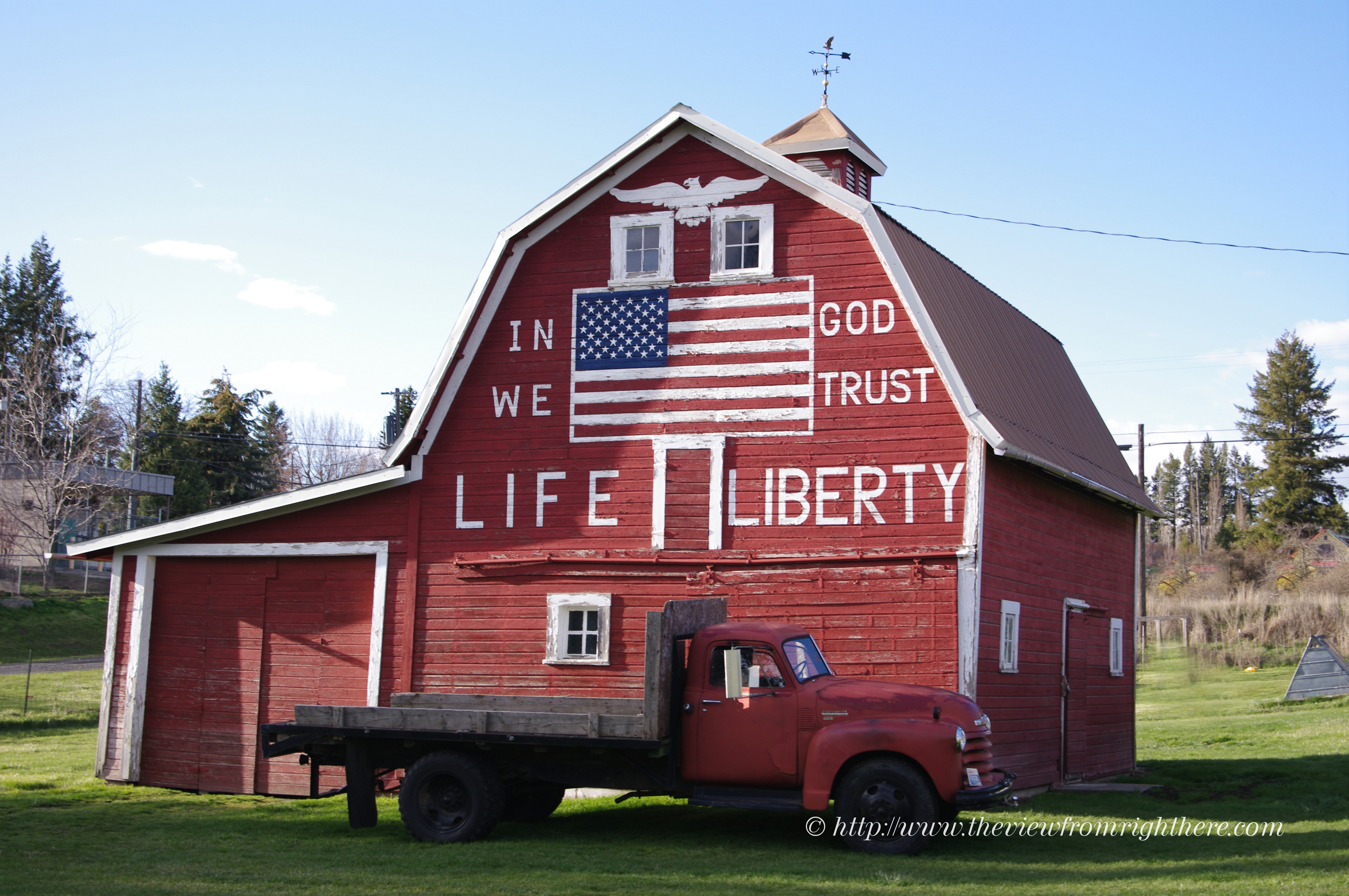 Patriotic Red Barn in Latah WA – In God we Trust