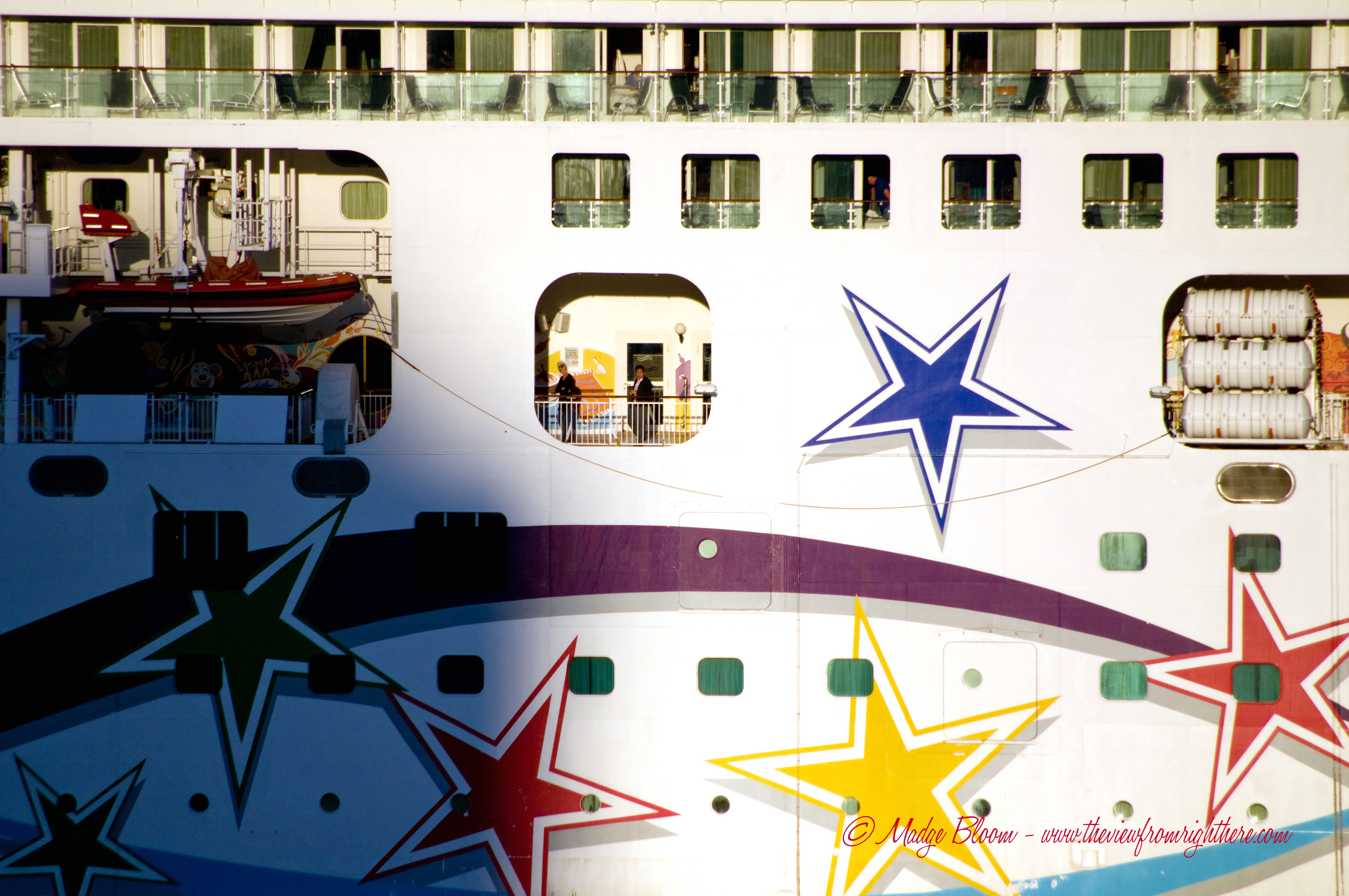Norweigian Star Cruise Passengers Watch Berthing in Seattle
